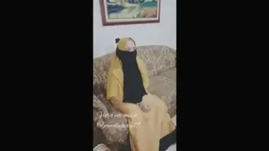 Bokep Jilbab Kuning Dientot Liar Sampai Becek poster