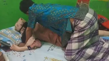 Tante Hijab Cantik Asyik Muncrat Dalem poster